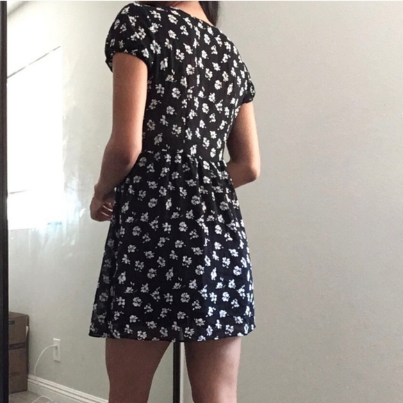 Forever 21 black and white floral mini dress - Picture 4 of 4